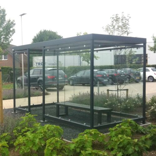 Rookoverkapping Myla 184 Moderne glazen rookruimte in de tuin.